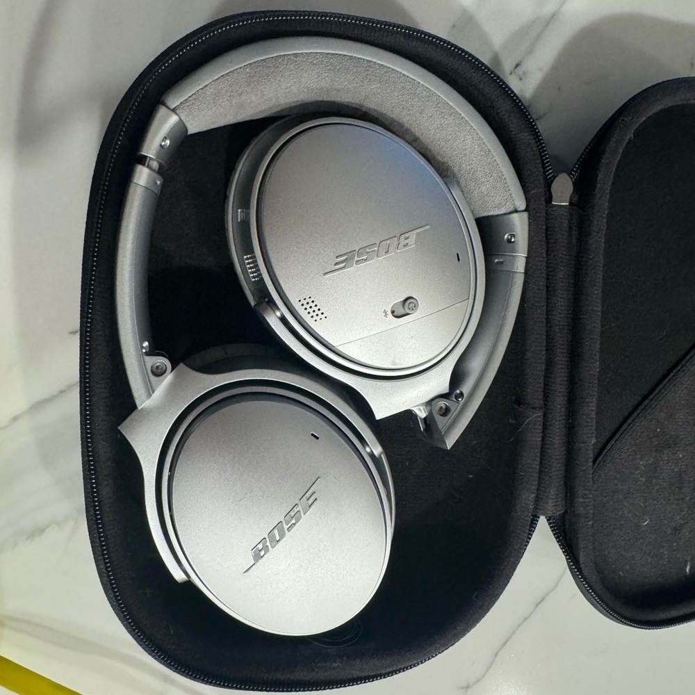 Bose Silver Noise Cancelling Wireless Headphones